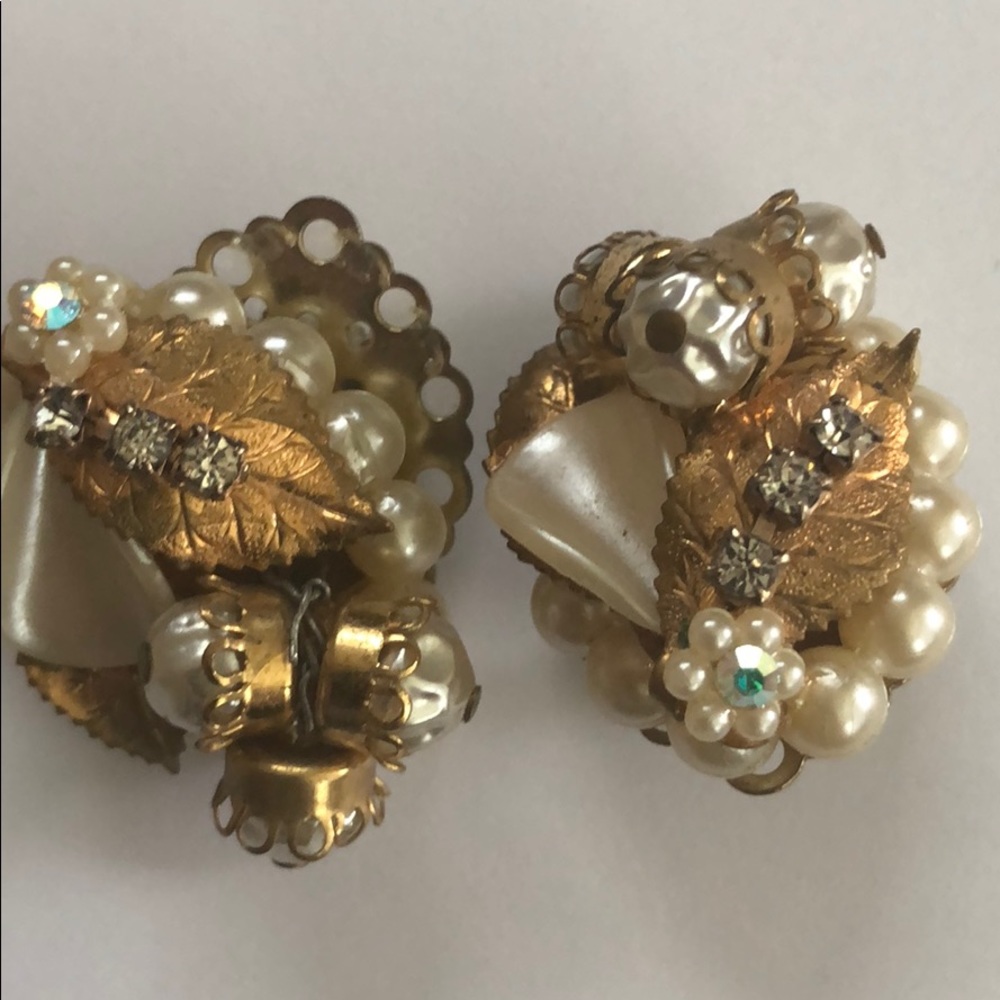 Vintage clip on earrings pretty pearls gold